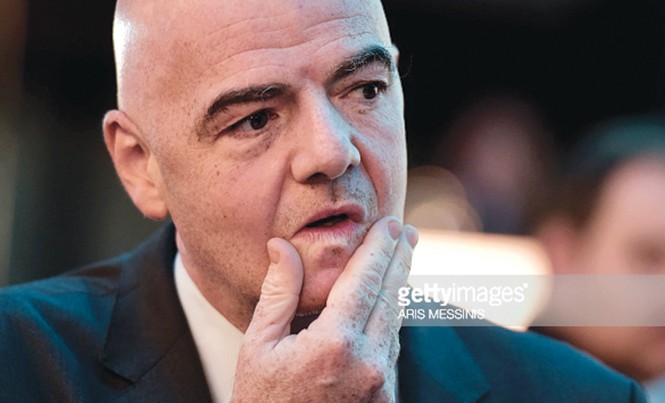 “Khai tử” Quả bóng vàng FIFA? Chủ tịch FIFA Infantino không muốn cùng tạp chí France Football đồng tổ chức bầu chọn danh hiệu Quả bóng vàng FIFA. Ảnh: GETTY IMAGES.