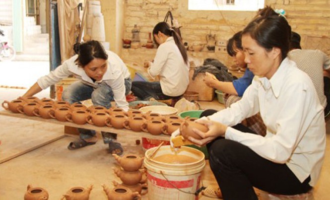 Hơn 1,4 triệu lượt hộ nghèo Hà Nội được vay vốn từ NHCSXH Nhiều cơ sở sản xuất làng gốm cổ Bát Tràng (Gia Lâm) vay vốn ưu đãi từ NHCSXH.
