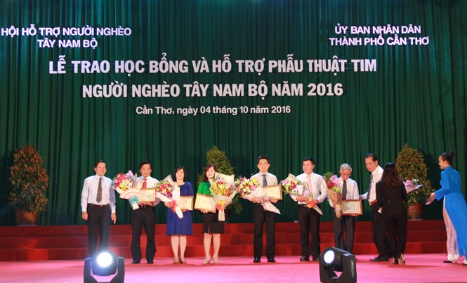 PVcomBank tặng 1.000 suất học bổng và hỗ trợ 135 ca mổ tim PVcomBank tặng 1.000 suất học bổng và hỗ trợ 135 ca mổ tim