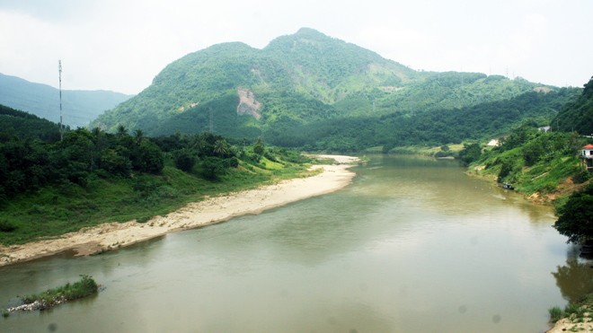 Đặt nhà máy thép ở thượng nguồn sông Vu Gia: Để 'bền vững cho ngành thép' (?) Thượng nguồn sông Vu Gia nơi gần vị trí dự kiến đặt nhà máy thép. Ảnh: Ng Thành.