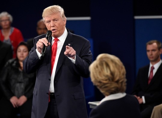 Ông Trump thách bà Clinton thử ma túy Ông Trump thách bà Clinton thử ma túy