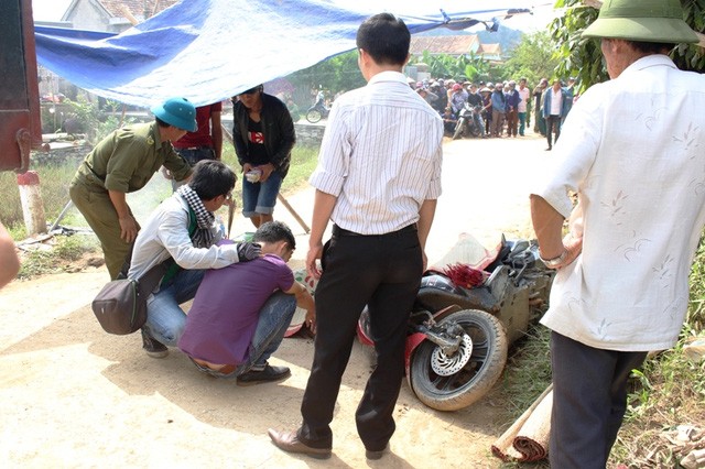 Báo Tiền Phong hỗ trợ gia đình nữ tình nguyện tử vong Hiện trường vụ tai nạn khiến chị Hương tử vong.