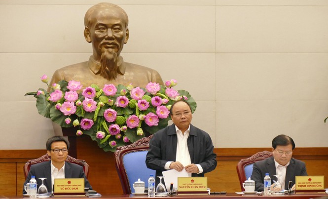 Thủ tục hành chính đè nhà ở xã hội Thủ tướng Nguyễn Xuân Phúc đề nghị các cấp ngành coi đầu tư nhà ở xã hội, nhà ở cho công nhân là cho phát triển chứ không phải đầu tư tiêu dùng bình thường. Ảnh: Văn Kiên.