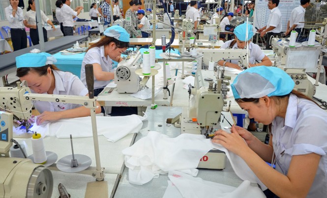 Năng suất lao động của Việt Nam thấp: Do kinh doanh manh mún, quản lý lạc hậu Theo Bộ Công Thương, nhóm ngành có năng suất lao động thấp là dệt may. Ảnh: Như Ý.