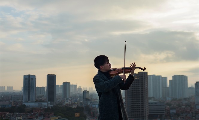 Hoàng Rob: Tay ngang violin may mắn Hoàng Rob: Tay ngang violin may mắn