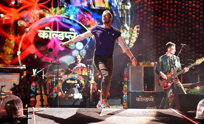 Nhường sân khấu cho cặp uyên ương Nhóm nhạc rock Coldplay
