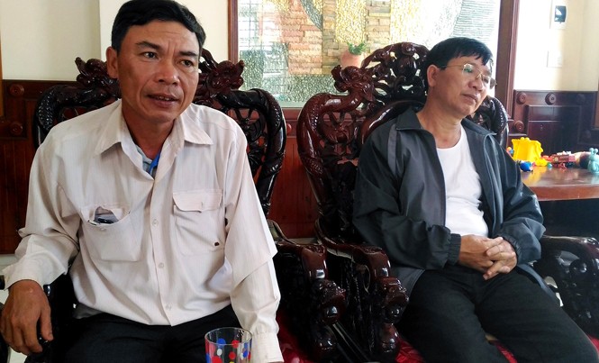 Còng tay, suýt bắt nhầm thượng tá công an Hai nạn nhân đại diện nhóm 10 hộ dân tại Gia Lai sang Đắk Lắk tố cáo hành vi lừa đảo của ông Y Tuyến.