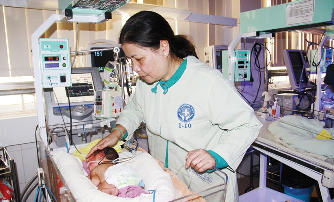 Ghi ở ngân hàng sữa mẹ Cháu của bà Bạch Thị Thu Hà (52 tuổi, quê Quảng Ngãi) được Ngân hàng sữa mẹ nuôi nấng từ khi mới lọt lòng. Ảnh: Thanh Trần.