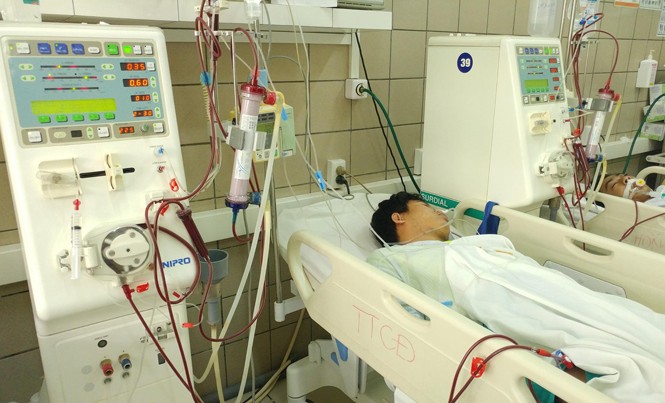 Tin mới vụ nhiều sinh viên nhập viện vì ngộ độc rượu Sinh viên ngộ độc rượu đang được điều trị tại BV Bạch Mai.