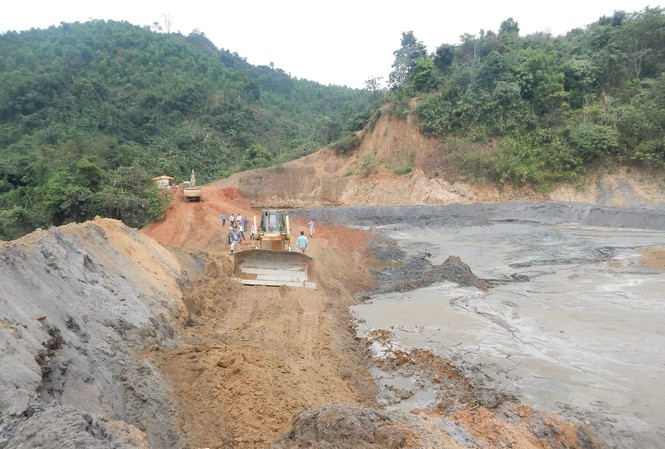 Tin mới vụ vỡ đập chứa chất thải quặng thiếc tại Nghệ An Toàn cảnh đập chứa chất thải của Xí nghiệp Thiếc Suối Bắc.