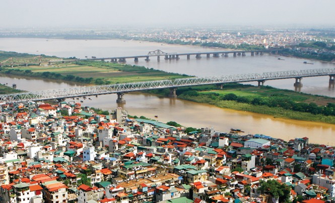 Quy hoạch 2 bờ sông Hồng: Hà Nội chưa chấp thuận tư vấn Trung Quốc Toàn cảnh cầu Chương Dương và cầu Long Biên nối hai bờ sông Hồng. Ảnh: Hồng Vĩnh.