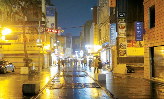 Bi, hài cưới chồng cho vợ Một góc phố thủ đô Seoul về đêm.