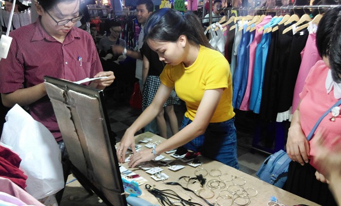 Nâng đời thành doanh nghiệp: Hộ kinh doanh vấp nhiều rào cản Hộ kinh doanh ngại lên doanh nghiệp vì vướng nhiều rào cản.