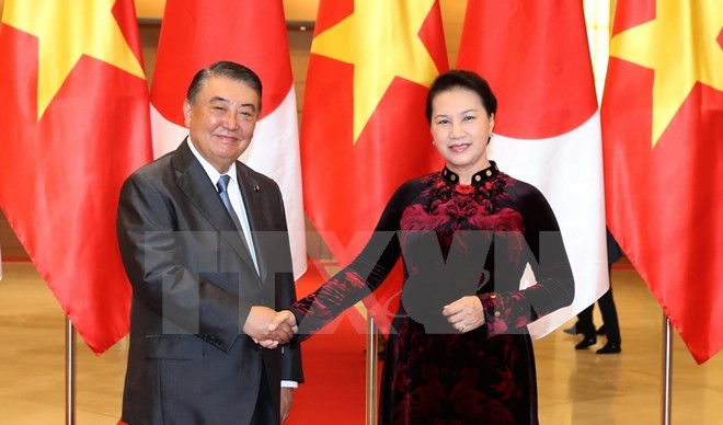 Việt-Nhật cần tăng cường hợp tác an ninh, quốc phòng Chủ tịch Quốc hội Nguyễn Thị Kim Ngân đón Chủ tịch Hạ viện Nhật Bản Oshima Tadamori. (Ảnh: Trọng Đức/TTXVN)