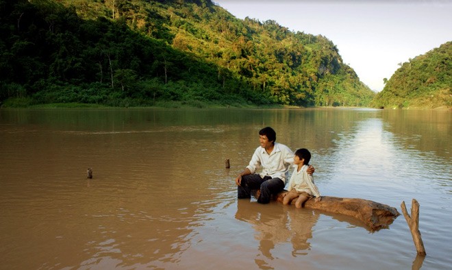 Phim Việt: Bụt chùa nhà không thiêng? “Cha cõng con” nhận được nhiều giải thưởng quốc tế sau khi chỉ được bằng khen BGK tại Cánh diều 2016.