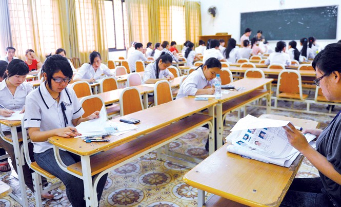 Đề tham khảo thi THPT quốc gia 2017: Quốc lộ 1 là quốc lộ nào? Trong phòng thi tốt nghiệp THPT quốc gia 2016. Ảnh: Hồng Vĩnh.