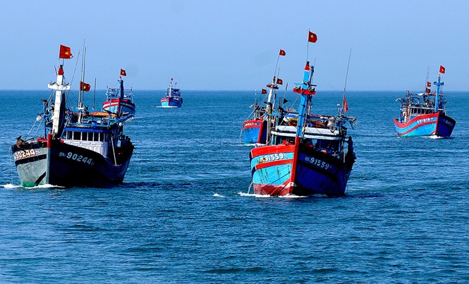 Báo động ngư dân bị nước ngoài bắt giữ Ngư dân đánh bắt cá trên biển. Ảnh: Hồng Vĩnh.