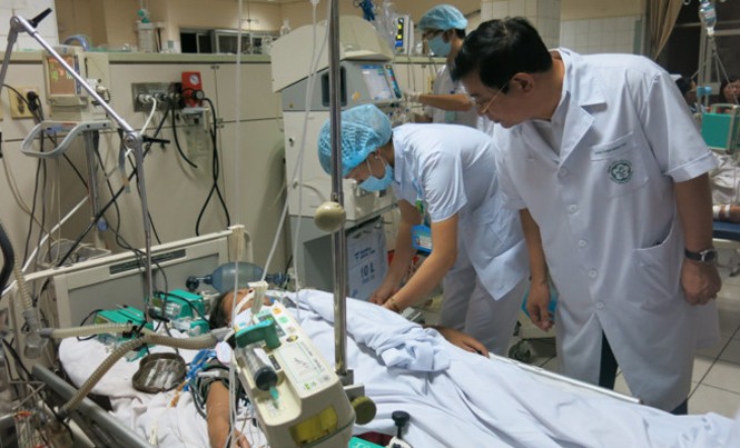 Vụ chạy thận ở Hoà Bình: Có phải do thiết bị kém dẫn đến chết người? Một bệnh nhân chạy thận đang điều trị tại Bệnh viện Đa khoa Hòa Bình.