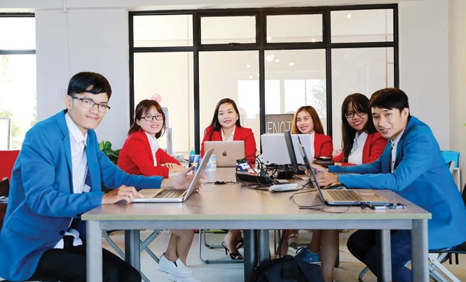 Nghĩ khác, nghĩ lớn để thành công Chia sẻ ý tưởng, cộng hưởng sáng tạo sẽ thành công. Ảnh minh họa.