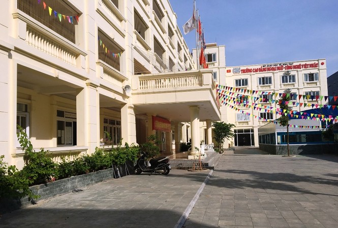 Yêu cầu trường cao đẳng “chui” giữa quận Hoàn Kiếm ngưng tuyển sinh Yêu cầu trường cao đẳng “chui” giữa quận Hoàn Kiếm ngưng tuyển sinh