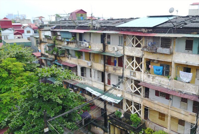 Cải tạo chung cư, tập thể cũ: Băn khoăn mức độ nguy hiểm Khu tập thể A7 Tân Mai xuống cấp nghiêm trọng. Ảnh: Mạnh Thắng.