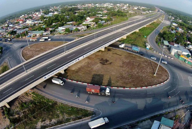 TPHCM xin cơ chế đặc thù: Bi hài có tiền mà không tiêu được Nút giao thông Nguyễn Duy Trinh thuộc đường Vành đai 2. Ảnh: Huy Thịnh.