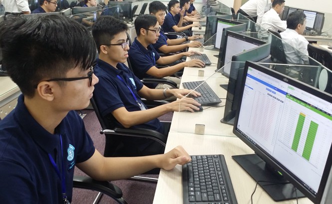Bước đột phá từ việc ứng dụng CNTT của BHXH Việt Nam Trung tâm điều hành hệ thống CNTT (BHXH Việt Nam) là cơ quan “đầu não” giám định BHYT, giao dịch điện tử.
