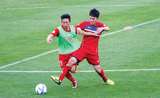Lương Xuân Trường sẽ trở lại V-League? Xuân Trường (phải) nhiều khả năng sẽ trở về thi đấu tại V-League ở mùa giải tới. Ảnh: VSI.