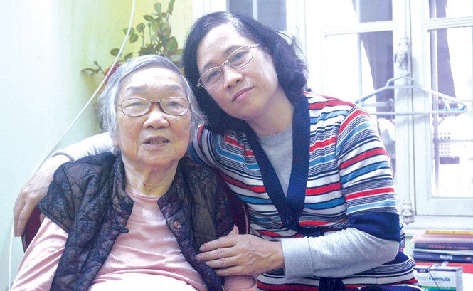 Con đường Thủ đô mang tên Bí thư đầu tiên của Đoàn Bà Nguyễn Thị Lan và con gái Lê Thu Hằng. Ảnh: Kiến Nghĩa.
