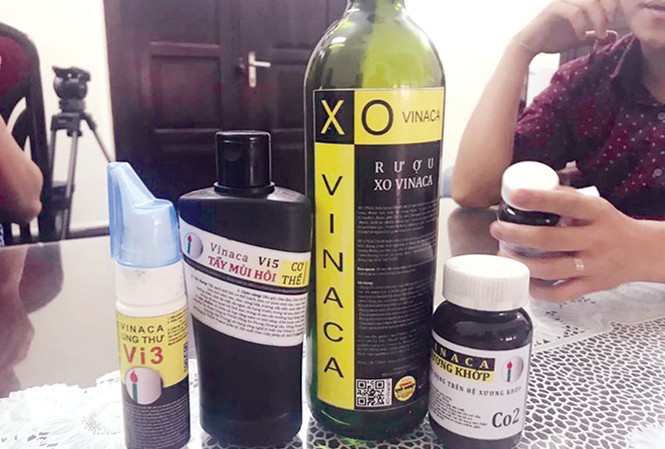 Thuốc ung thư từ than tre được vinh danh: Đơn vị tổ chức nói không sai Sản phẩm của Vinaca bị cơ quan chức năng thu giữ. Ảnh: Hiểu Minh.