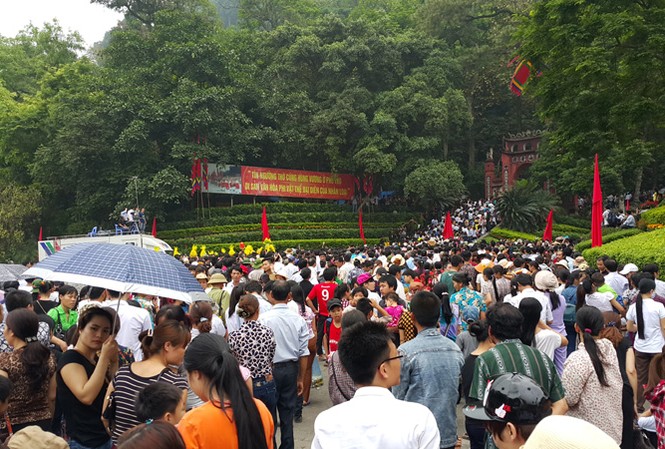 Khai hội Đền Hùng 2018: Trang nghiêm và đa sắc Dịp giỗ Tổ 2017 Phú Thọ đã tổ chức rất thành công lễ hội với hơn 8 triệu lượt người về dự.