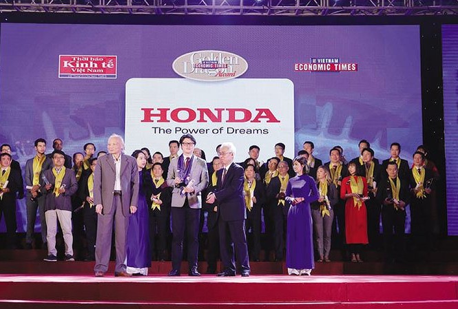 Honda Việt Nam nhận giải thưởng Rồng Vàng năm 2018 Giây phút Honda nhận giải thưởng Rồng vàng 2018.