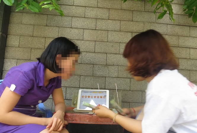 Cho vay ngang hàng: Tiềm ẩn tín dụng đen Một “chủ nợ” thông qua hình thức P2P tiếp cận khách hàng.