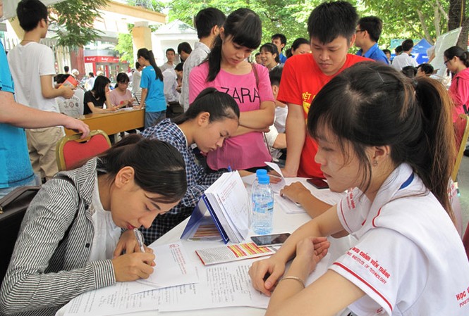 Tự chủ đại học, sao xin mua một cái ô tô cũng không được? Luật giáo dục ĐH sửa đổi, bổ sung hy vọng sẽ cởi trói cho các trường ĐH. Ảnh: Nghiêm Huê.