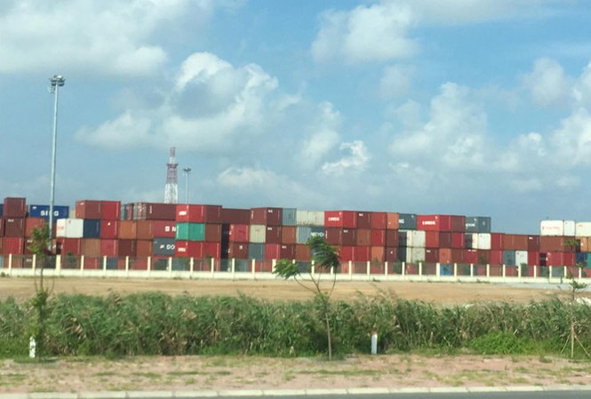 Việt Nam nguy cơ trở thành 'bến đỗ' rác thải, phế liệu Hải Phòng và TPHCM đang có lượng container hàng hóa ùn ứ, tồn đọng quá lớn. Ảnh: Tuấn Nguyễn.