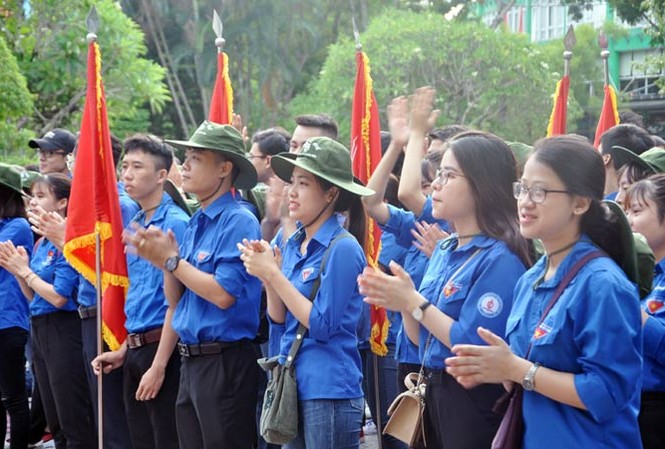 Hơn 1.200 sinh viên ÐH Huế xuất quân tình nguyện hè Sinh viên Đh Huế tại lễ ra quân chiến dịch tình nguyện hè 2018. Ảnh:CTV.