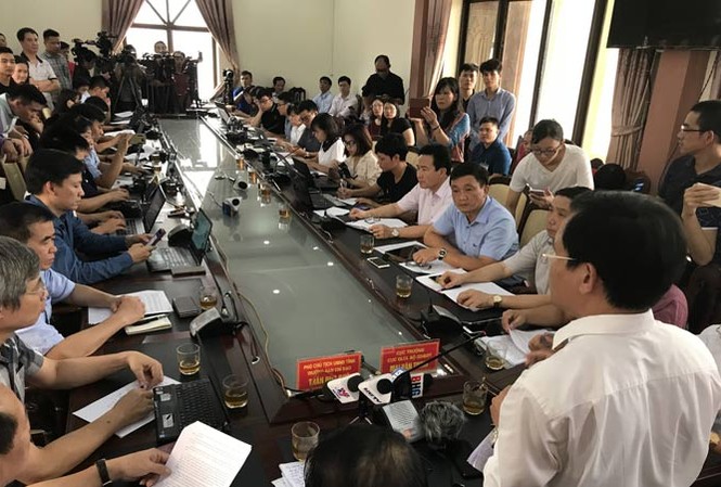 Vụ can thiệp điểm thi ở Hà Giang: Bất bình được giải tỏa Quang cảnh buổi họp báo tại Hà Giang chiều 17/7. Ảnh: T.D.