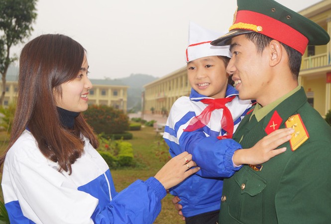 Sĩ quan trẻ “đối mặt” cơ chế thị trường Tạo môi trường sống và công tác thuận lợi để cán bộ, sĩ quan trẻ yên tâm cống hiến là một trong những mục tiêu mà tọa đàm hướng tới. Ảnh: NGUYỄN MINH.