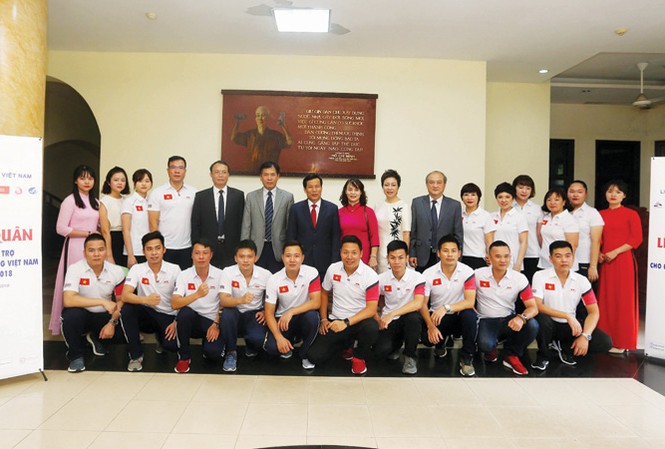 Bắn súng “nặng gánh” ở Asiad 2018 Ðội tuyển bắn súng Việt Nam tại lễ xuất quân chuẩn bị tham dự Asian Games 2018. Ảnh: Minh Ðăng.