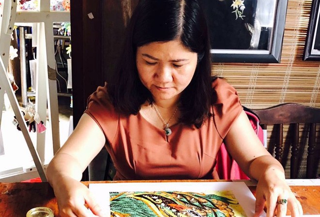 Người đưa tranh bướm chu du Nghệ nhân Vũ Thị Nguyệt Ánh.