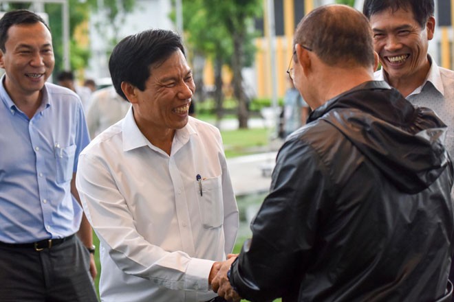 Bộ trưởng Nguyễn Ngọc Thiện không né trách nhiệm Bộ trưởng Nguyễn Ngọc Thiện thăm và động viên thày trò HLV Park Hang Seo trong quá trình chuẩn bị cho ASIAD 2018. Ảnh: VSI.