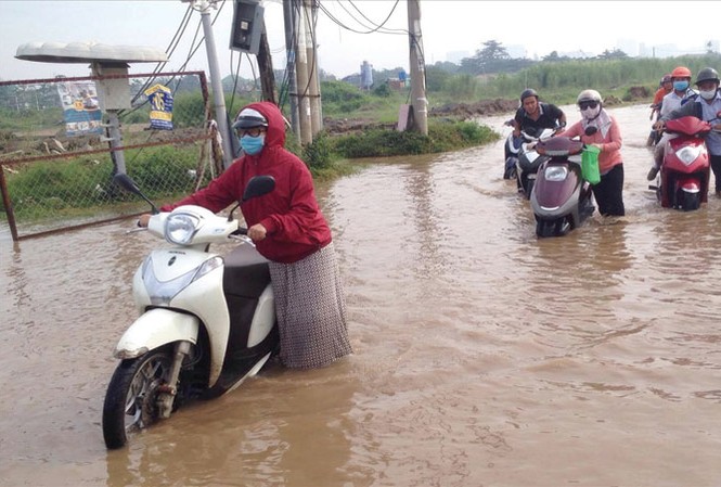 TPHCM mời gọi tư nhân đầu tư chống ngập Tình trạng ngập nước ảnh hưởng đến đời sống, sinh hoạt của hàng vạn hộ dân TPHCM. Ảnh: H.T.