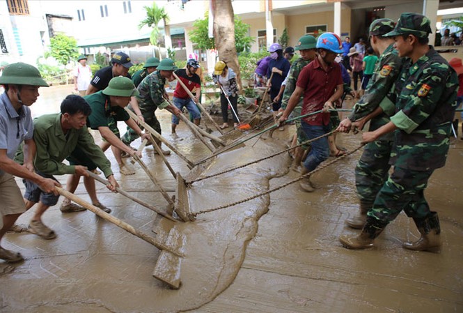 Sau lũ, nhiều nơi ở Nghệ An hoãn tựu trường Trường học miền núi ngổn ngang sau lũ.