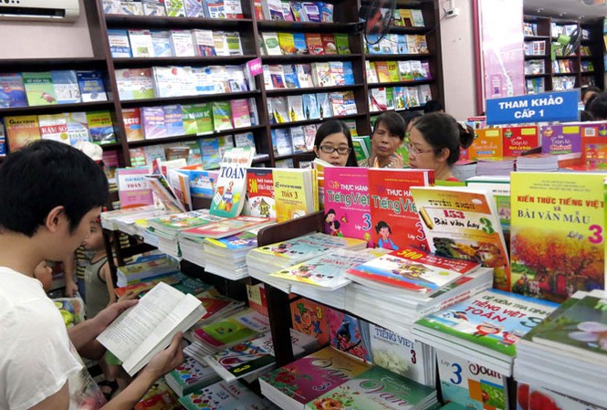 Bất ngờ khan hiếm sách giáo khoa: Chuyện ở xứ người Việc in sách bài tập đi kèm SGK chỉ dùng một lần là không phù hợp. Ảnh: Như Ý.