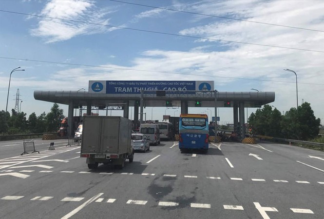 Sửa Luật Giao thông đường bộ: Ðừng để phí chồng phí Một số trạm BOT bị phản ứng vì phí chồng phí. Ảnh: Bình Phương.