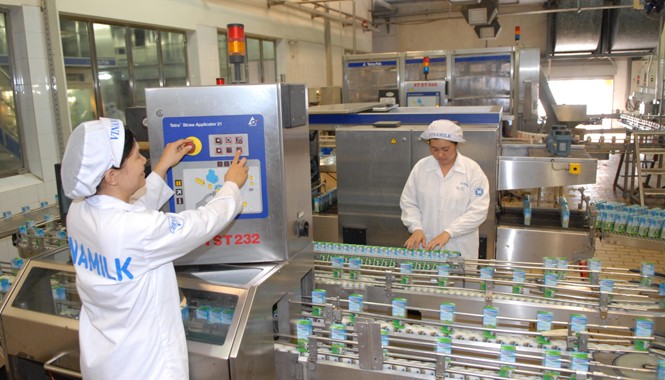 ĐBQH Trần Du Lịch:Tiền thoái vốn nên để tái cơ cấu nợ công Dây chuyền sản xuất của Vinamilk.