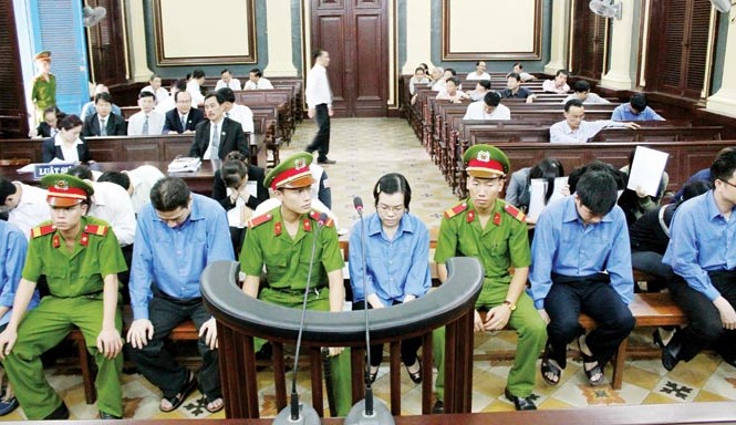 Lợi ích nhóm tinh vi, khó thu hồi tài sản tham nhũng Nhiều vụ án tham nhũng hàng nghìn tỷ đồng nhưng việc thu hồi tài sản lại không đáng kể. Trong ảnh vụ án Huỳnh Thị Huyền Như. Ảnh: Việt Văn