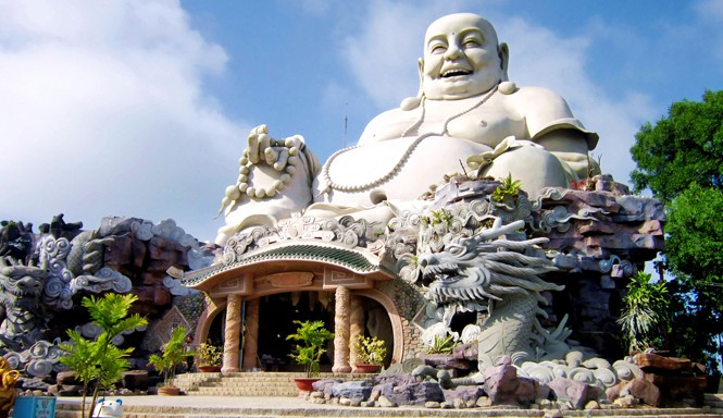 Tâm mới đón xuân mới Tượng Phật Di Lặc trên đỉnh núi Cấm, An Giang. Ảnh: Bùi Thụy Đào Nguyên