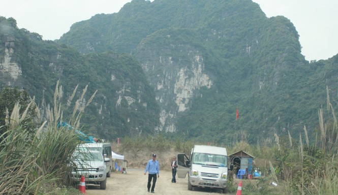 King Kong 2 tại Ninh Bình: Quái thú tấn công thổ dân Đường vào phim trường King Kong 2 được bảo vệ nghiêm ngặt. Ảnh: Minh Đức