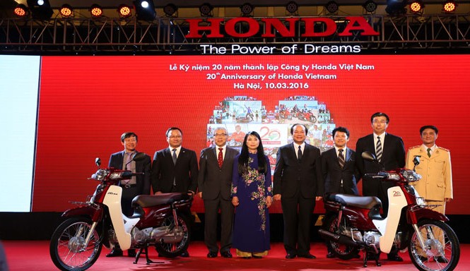 Cùng người Việt trên mọi nẻo đường Honda Việt Nam đồng hành cùng người Việt trên mọi nẻo đường.